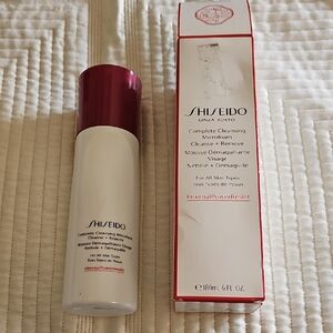 Shiseido Cleansing Microfoam - White with Red Cap